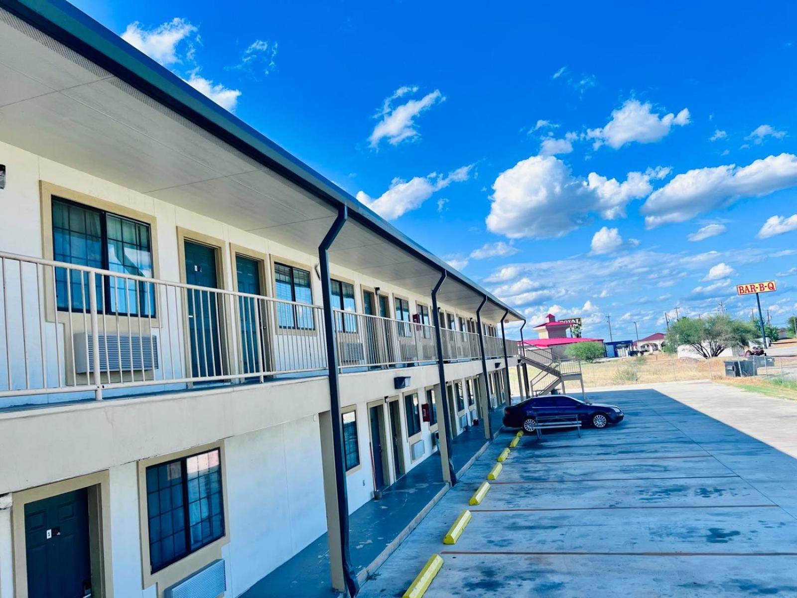 Oyo Garden Inn And Suites Pearsall I-35 East Eksteriør bilde